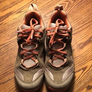 Women’s Danner 32311 St Helen’s low GTX Waterproof XCR Hiking Boots 8.5